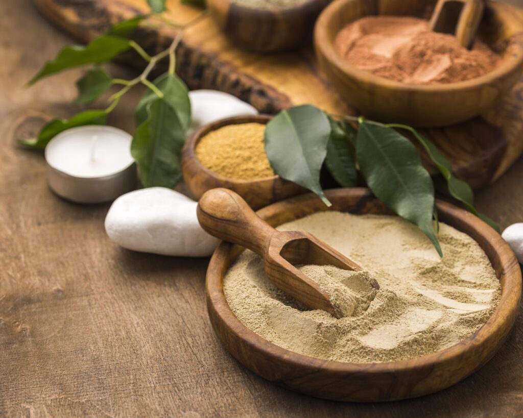 اشواگاندا چگونه به عضلهسازی کمک میکند؟